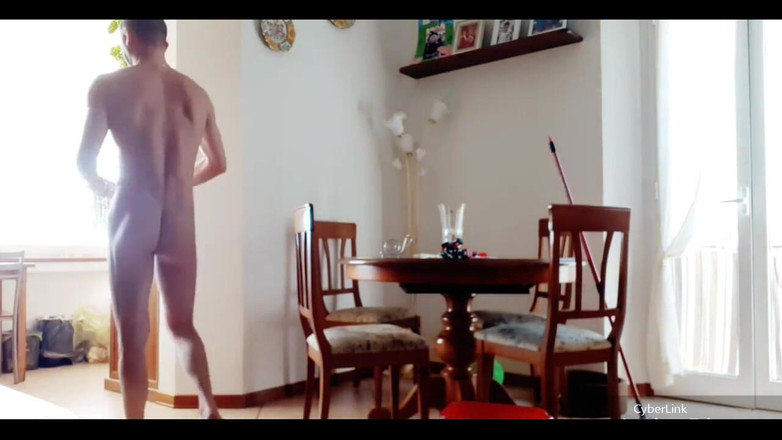 Boy jerking off: Я прибираю свій будинок 