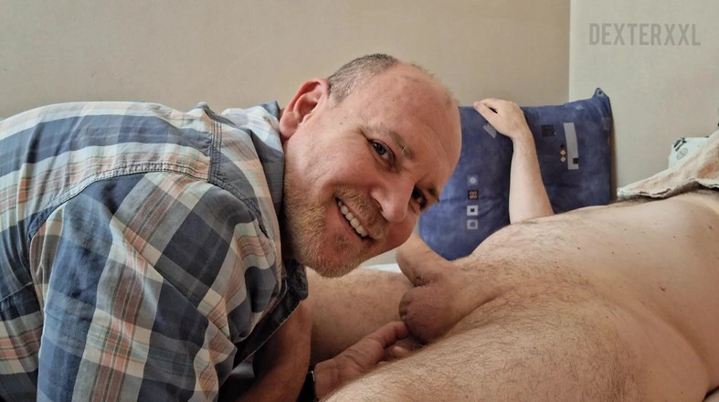 Dexterxxlfun: Opa wird von Dexter papi abgesaugen. Sperma essen