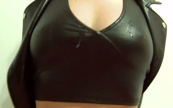 Leather Nia: Skórzane legginsy babe podskakują na kutasie