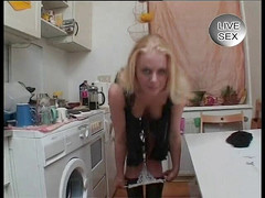 Lucky Wankerz: Czuje się tak napalona w czarnej bieliźnie, że jej wibrator będzie...