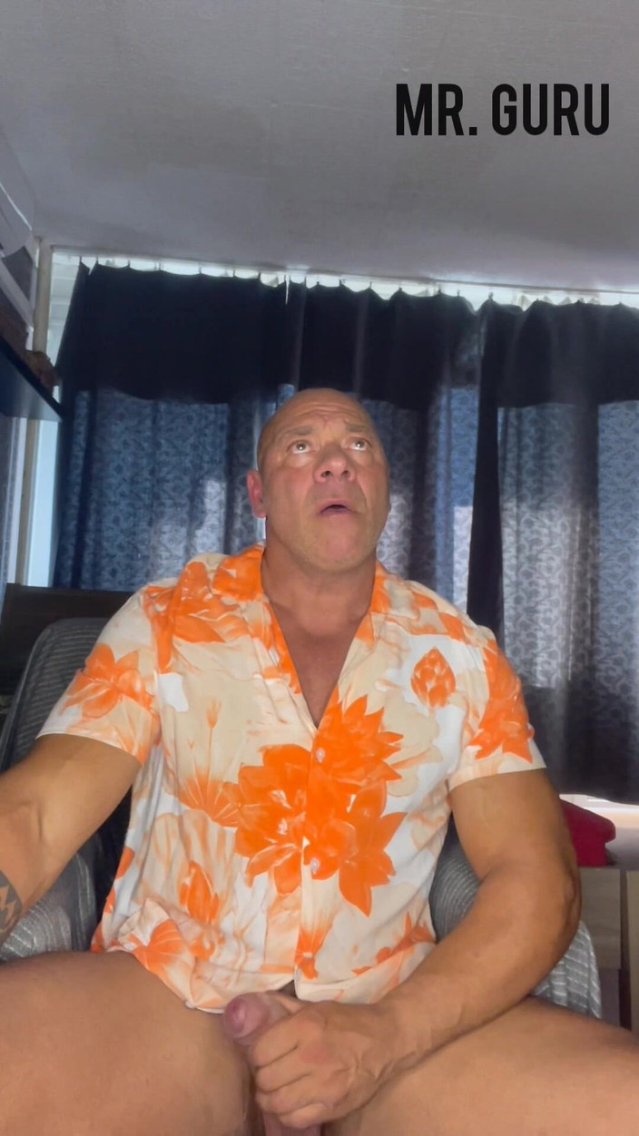 Mr. Guru: Mrguru Sexy Bodybuilder Wank at Home