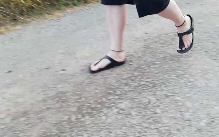 Carmen_Nylonjunge: Procházka v přírodě v destinaci Birkenstock
