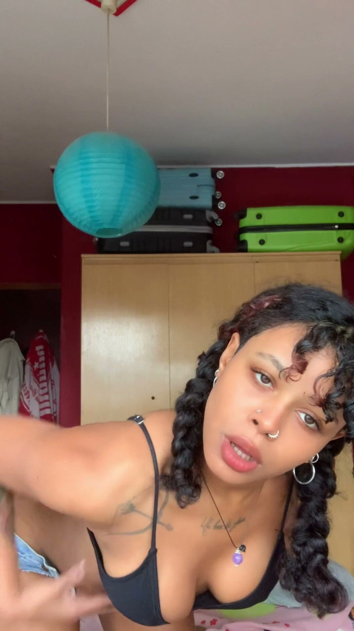 cleopathra: Slut Latina Masturbation