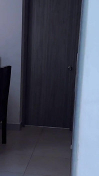 Sayafit verleidt haar vriendje met een kontplug in haar grote kont en veel heet spuiten