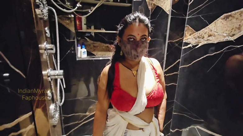 IndianMyra07: 継母は、継息子のペニスを見た後、自分をコントロールできなくなりました