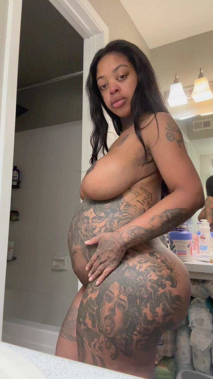 Spoiledprincessxx: Big Busty Princess Shows off Her 9 Months Pregnant Belly