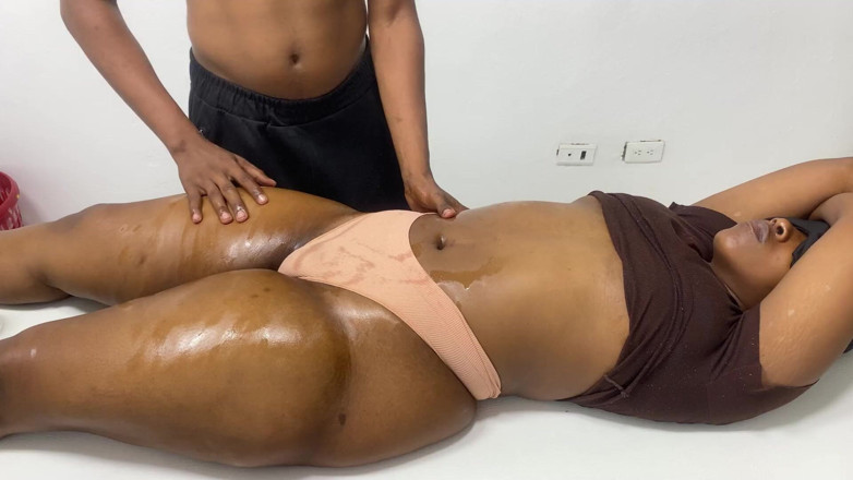 olivercastelistar: La Cliente Quería Que Grabara La Sesión De Masaje Para...