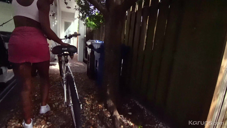 Karups POV: Micuța invitată recunoscătoare