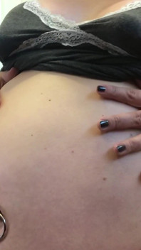 9 miesięcy w ciąży MILF