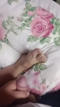 Secretly Jacking off to Stepmom's Foot