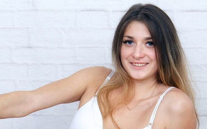 FeelMeVR: Abril real amador nu casting realidade virtual nos bastidores