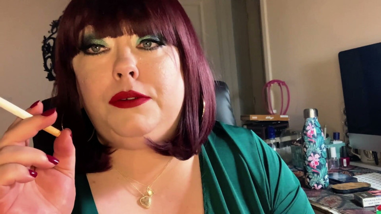 Tina Snua: British BBW Plays with Tits as She Smokes Omi - Tina...