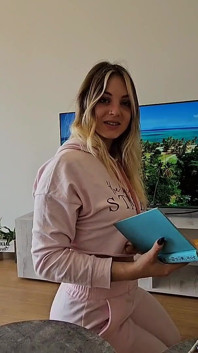 Corrida a la vecina en el 4º piso, ella me pidió wifi, la dejó llena de chorreo de leche.