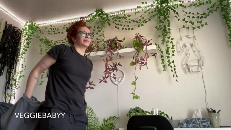 Veggiebabyy: Poison Ivy Strip Tease and Virtual Fuck