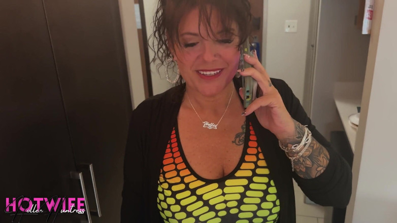 HolleeHuntress: Boa menina Hollee Huntress fica de joelhos para bbc