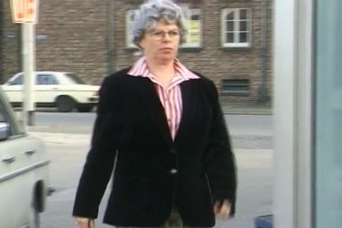 German's Fat and Old Ladies: L'assolo della nonna tedesca ama sditalinarsi la fica