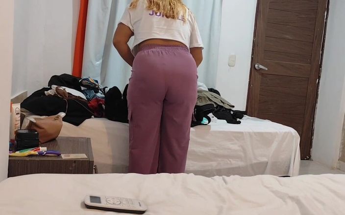 1lindapareja: 年轻的继女在爷爷面前安排裸衣服