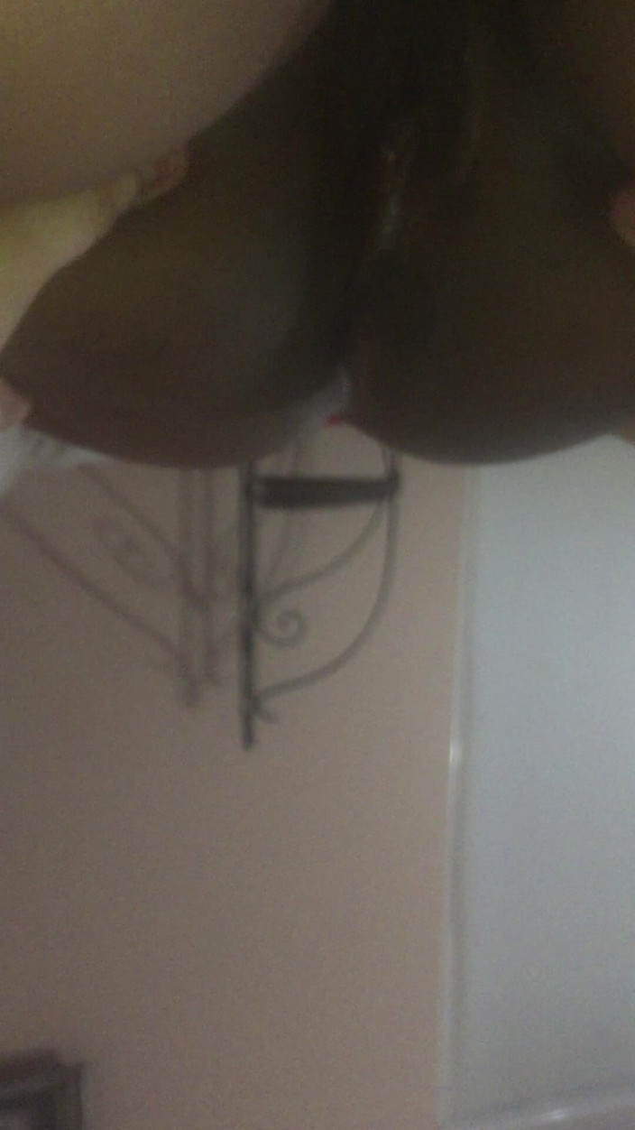 Megacute9999: Індонезійська жінка, знята під час голого масажу