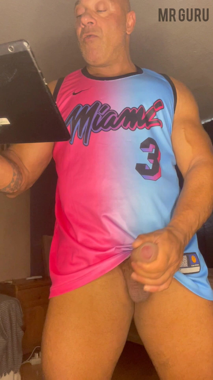 Mr. Guru: Herr guru solo bodybuilder papi wichst