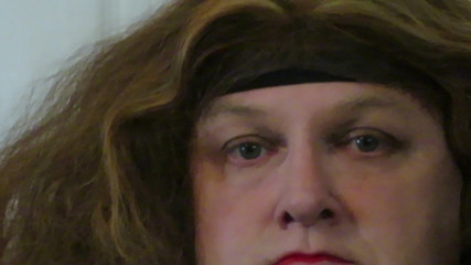 BBW nurse Vicki adventures with friends: Naughty maid Brittney forgot her lipstick in car is made...