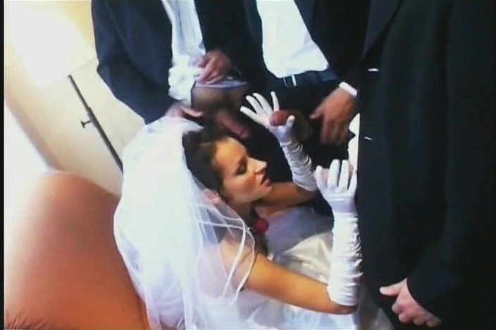 Wonderful Hot World X: Sposa troia viene scopata in gruppo dagli ospiti del matrimonio