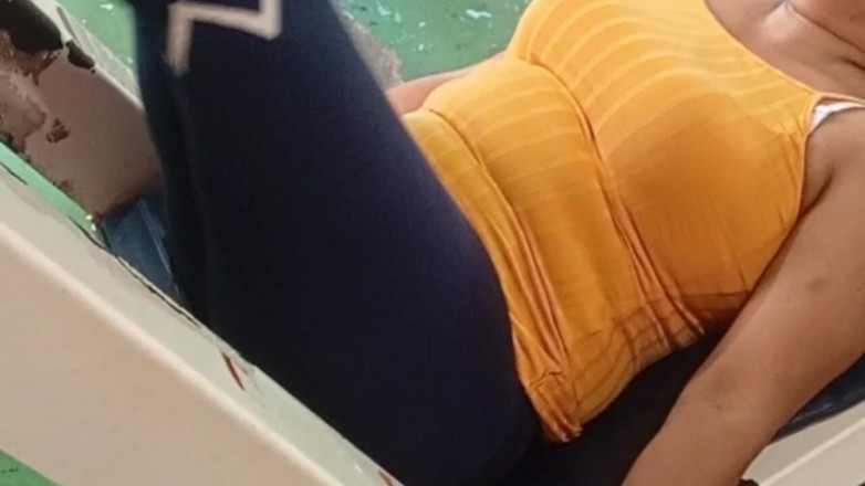 BigassMILF40: 체육관 아줌마를 집에 초대했어