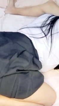 방과 후 집에 가서 여친에게 오럴을 하세요.