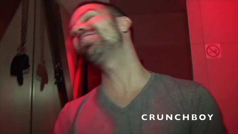 HARD FUCKER FROM MADRID: Twink đụ thô bạo trong phòng tắm hơi công cộng