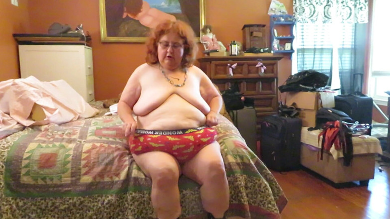 BBW nurse Vicki adventures with friends: Spogliarello da abito rosso e stivali fiammeggianti parte 2 post autunno...