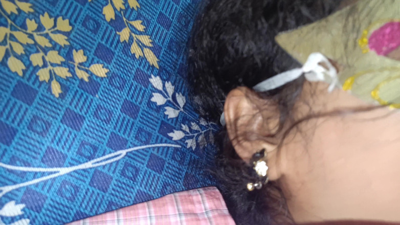 Ilakkiya: हॉट कॉलेज गर्ल