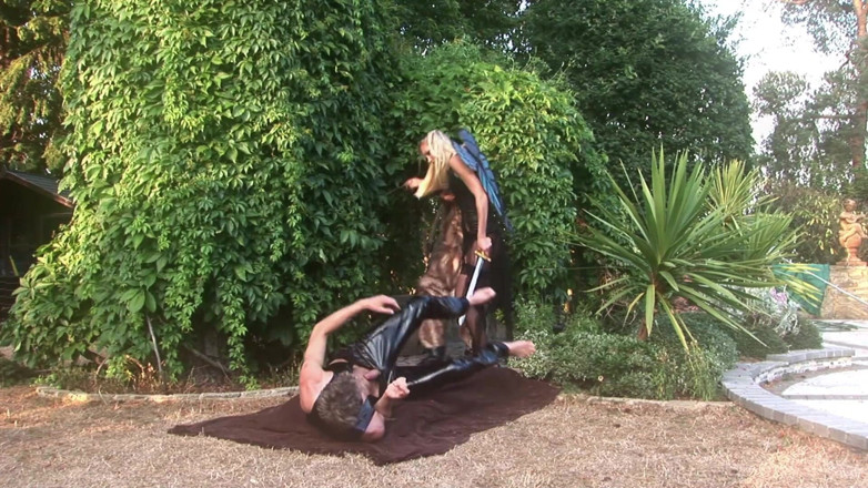 Miami Reality: Oszałamiająca wróżka rucha dwa duże kutasy w gorącej parodia scenie...