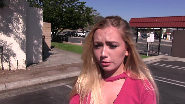 Perv Milfs n Teens: Huntington Beach děvka Dakota Bleu je vyzvednuta