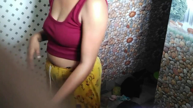 Fantacycutting: 목욕하는 여친과 남친이 영상을 만들었다