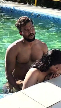 Desi Dhoodhwali sex dur cu House Ownar