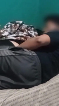 Morbosing la Puttana della mia sorellastra, lei mi chiede di darle un massaggio