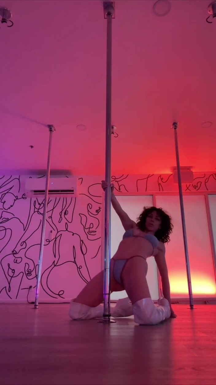 SavvyStar: Pole Dancing