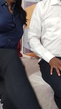 hot mahila bos hotal men apni xxx choot santushti ke lie ne karmachaari ko bahkaati hai, desi hindi odiyo seks