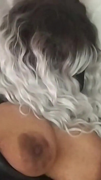 吞下我丈夫和他的朋友的精液