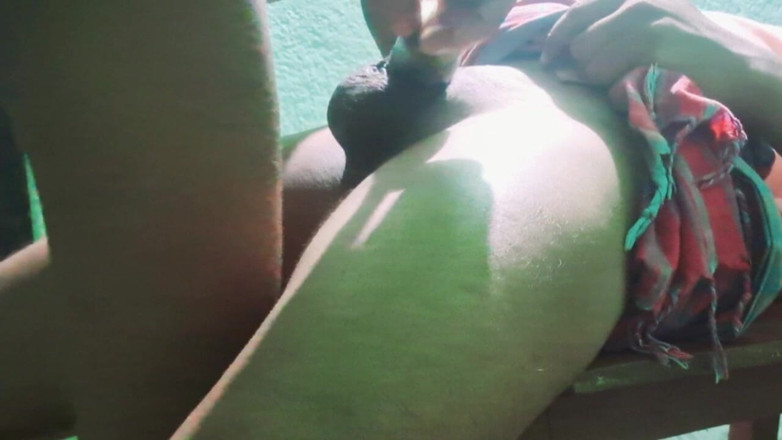 Trilokinath: インドの女性がカメラ映像付きクローズアップポートレートで深いセックスを体験