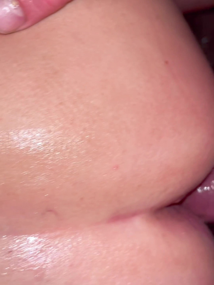 Smithr9: Dvakrát se vystříká. Jedna v každé díře moje velká kundička...