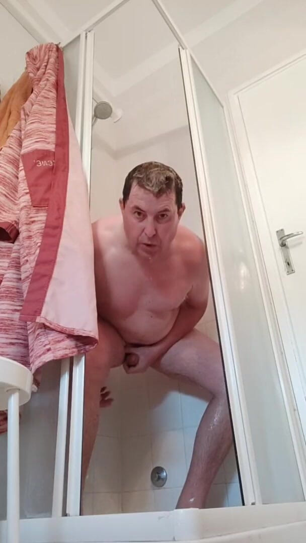 Giovanni puma: I take a shower and masturbate in the bathroom with...