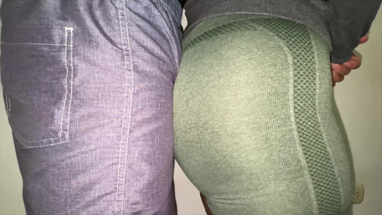 CoupleOfHotSins: Dia secara tidak sengaja menyentuh batang besar orang asing dalam...
