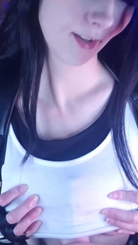 Tifa Lockhart gırtlağına kadar alıyor, büyük memeli meme muamelesi yapıyor ve yağlanmış uylukla bulut boşaltıyor