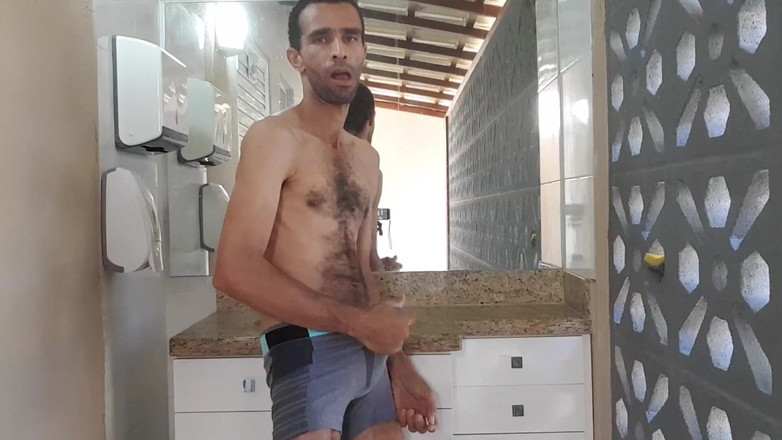 osmar1221: Ta av sig underkläderna och ha ett hett sex i...