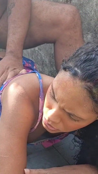 100% anal en las escaleras de una casa abandonada con broche viejo