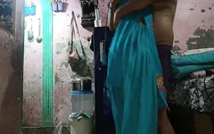 De repente el esposo vino al servicio y se convirtió en el estado de ánimo y dejó a la esposa