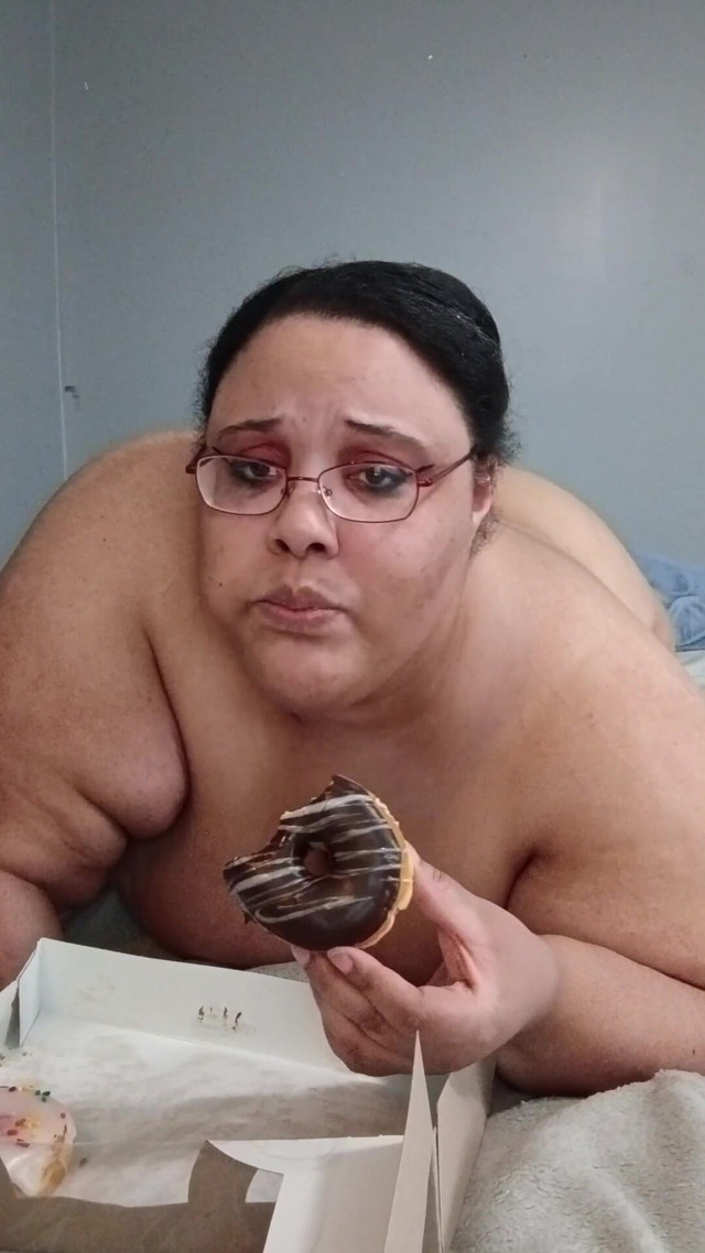 Eating Donuts in Bed (Jessica Jones) Eating Donuts in Bed (Jessica Jones)