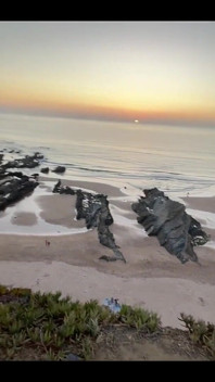 Eu estou me sentindo um pouco para baixo hoje, então eu decidi caminhar no pôr do sol e encontrei aleatóriamente este lugar incrível!