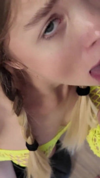 I Taught My Stepsister Doing a BJ I Ejaculated in Her Mouth