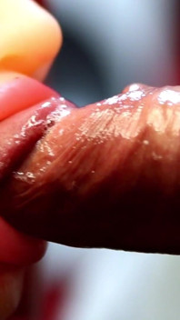 Bocca tenera e affamata ingoia calda e ingoia sperma!